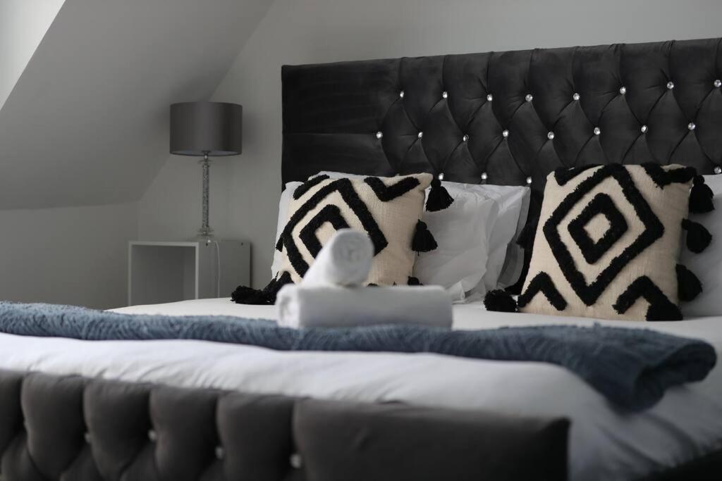 Two-Bedroom Apartment With Scenic Balcony View Shipley  Eksteriør billede