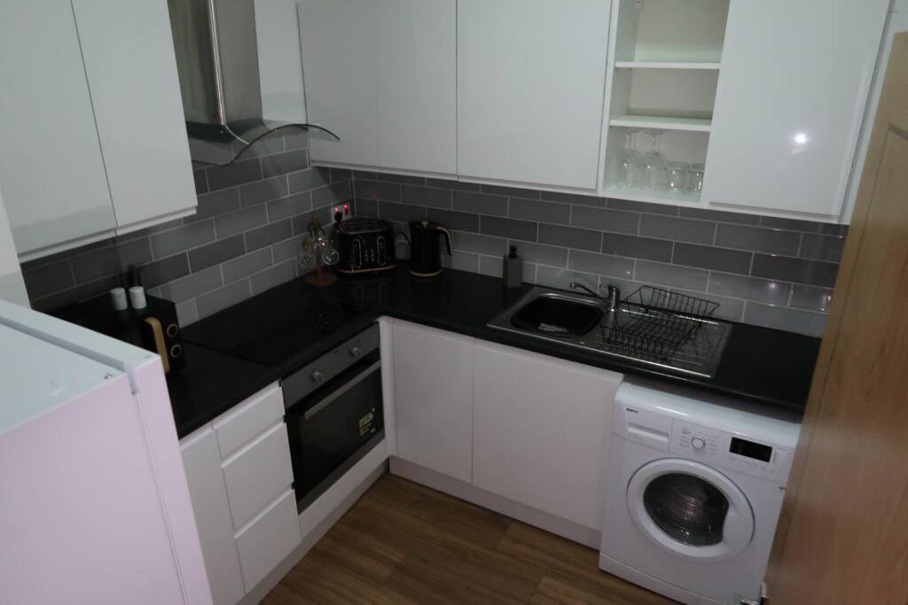 Two-Bedroom Apartment With Scenic Balcony View Shipley  Eksteriør billede