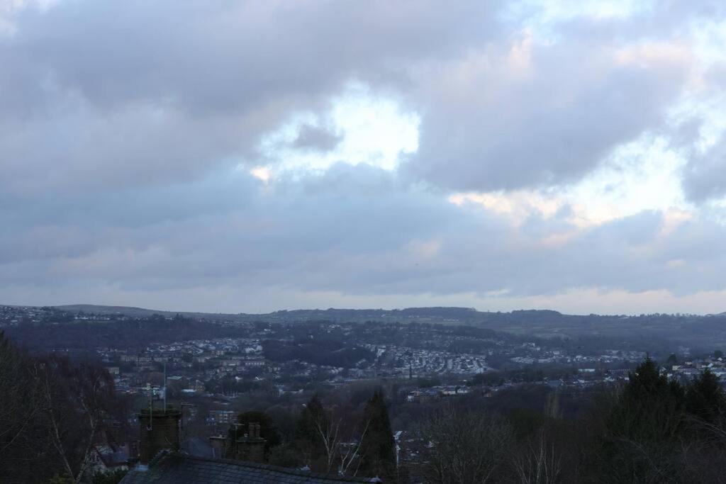 Two-Bedroom Apartment With Scenic Balcony View Shipley  Eksteriør billede