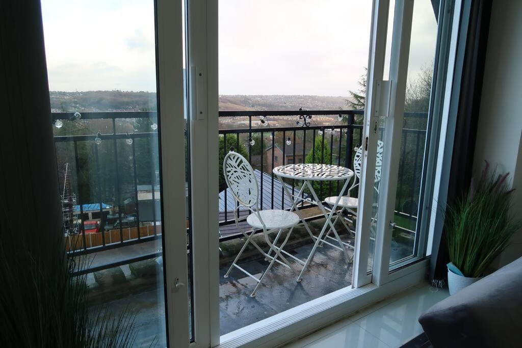 Two-Bedroom Apartment With Scenic Balcony View Shipley  Eksteriør billede